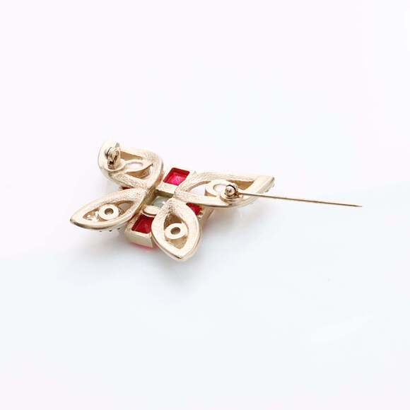 CHANEL Authentic Red Brooch - Picture 7 of 8